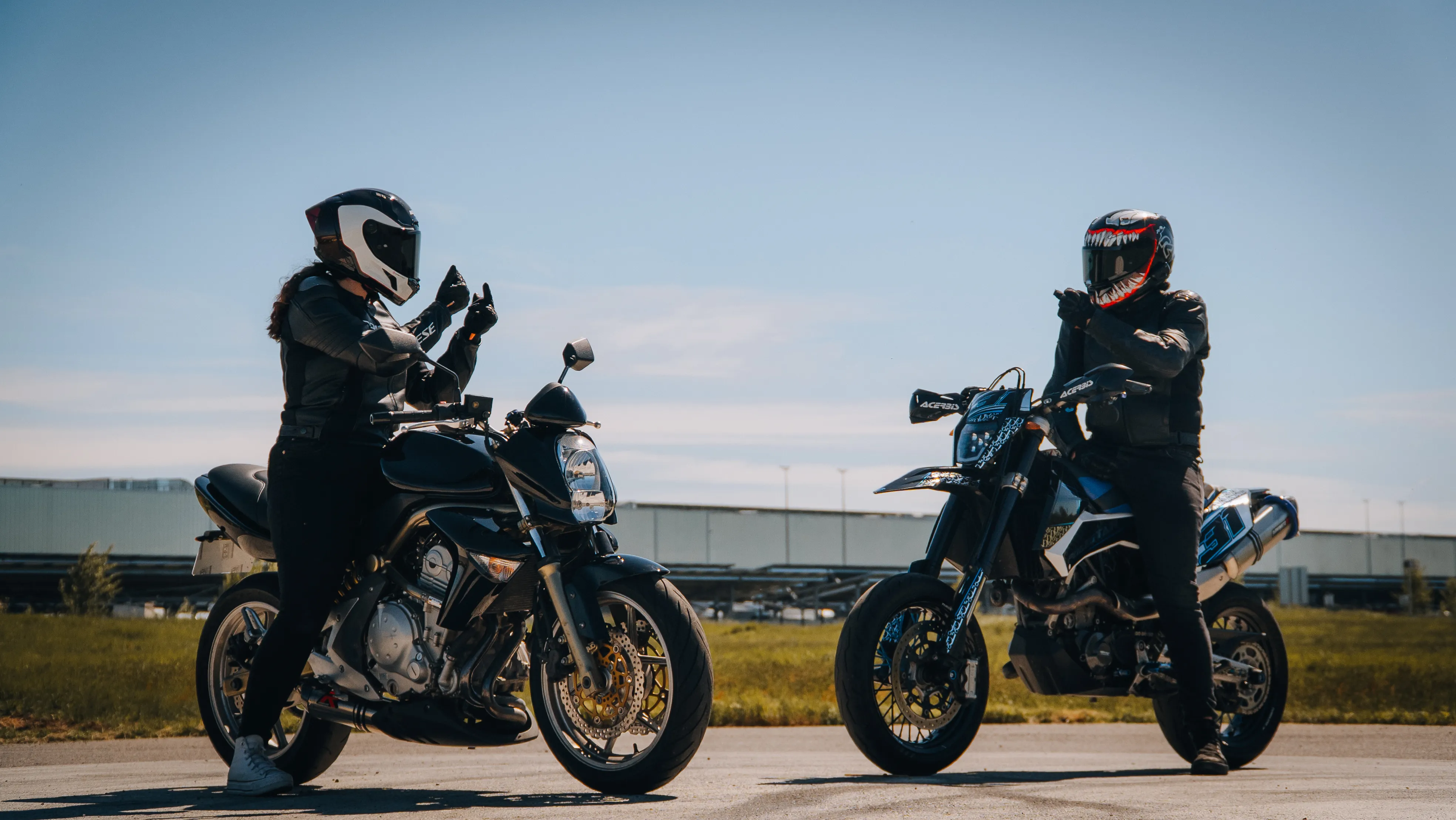 Elo & Virgile - couple motard